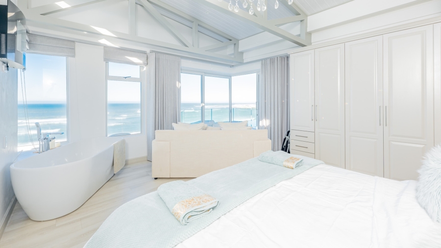 6 Bedroom Property for Sale in Struisbaai Western Cape